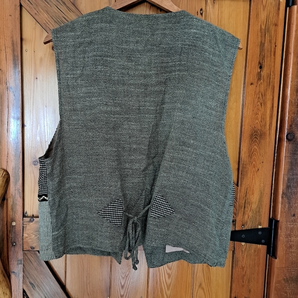 Unique Vest - Picture 2 of 8